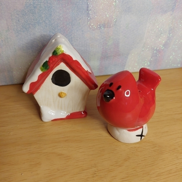 Ceramic Red Bird with Birdhouse Salt and Pepper Shakers - Picture 14 of 14